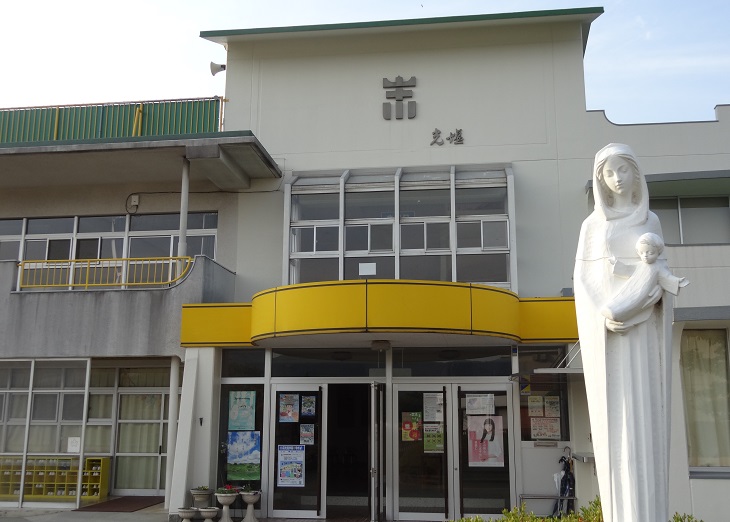 萩光塩学院幼稚園は2004年に創立50周年を迎えました。これからも友だちとともに歩む園生活の中で一人ひとりが神さまからいただいたお恵みに感謝しながら、心身ともに健やかに成長していくことのできる、光り輝く場所として在り続けます。